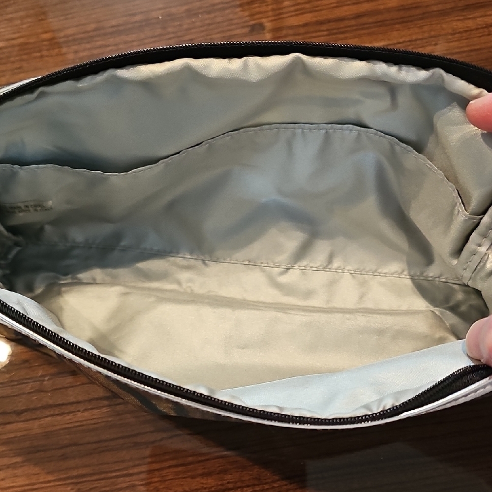 MAC Cosmetics Large Tiger Print Makeup Bag - Picture 3 of 5